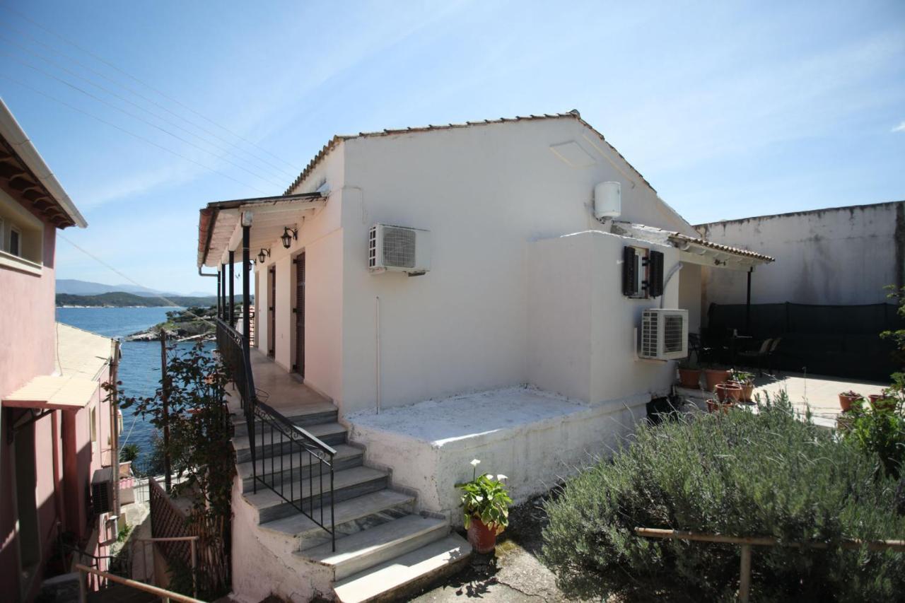 Gabriela'S Seaside House Villa Kassiopi Bagian luar foto