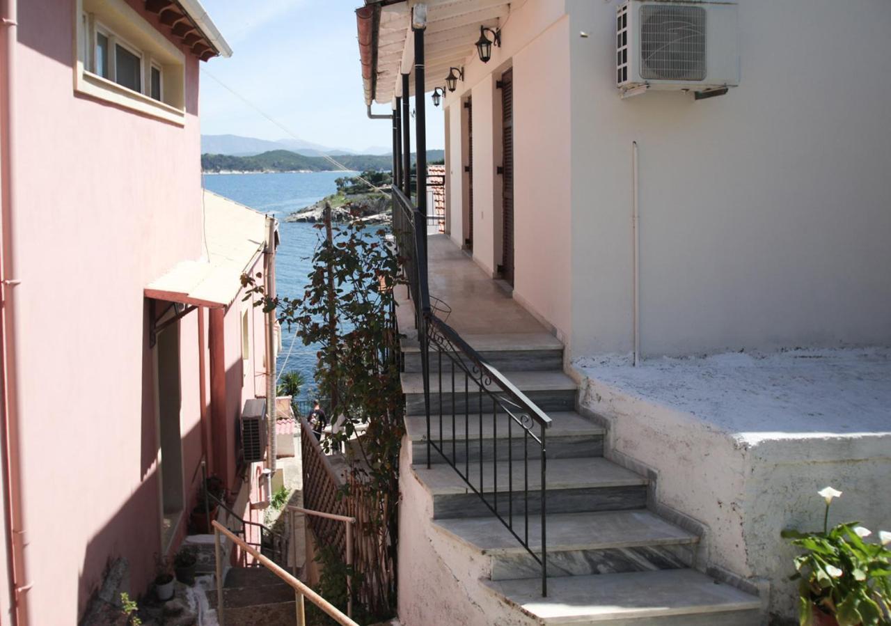 Gabriela'S Seaside House Villa Kassiopi Bagian luar foto