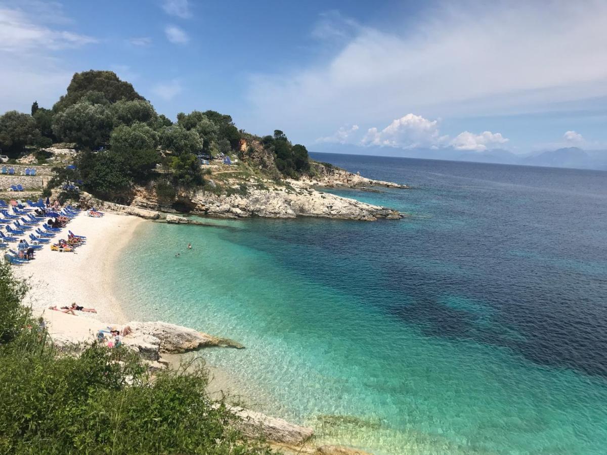 Gabriela'S Seaside House Villa Kassiopi Bagian luar foto